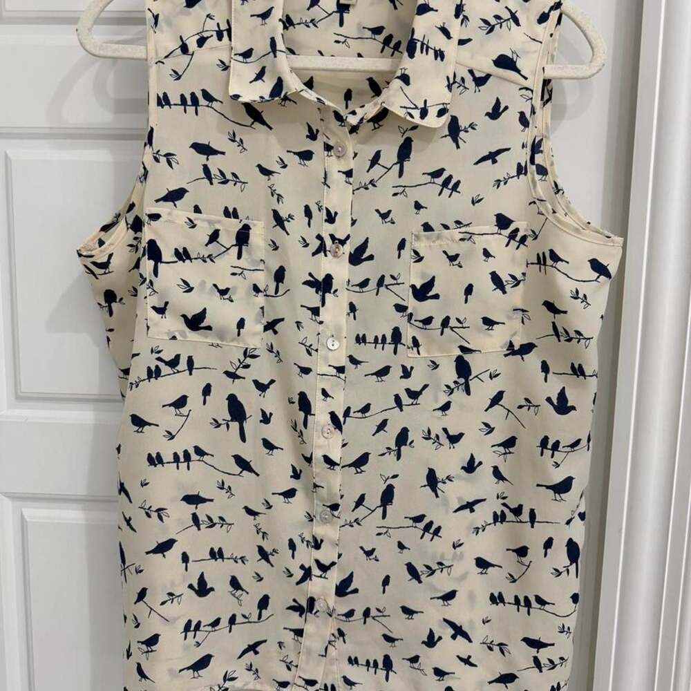 Olive & Oak Bird Print Sleeveless Button-Up Blouse